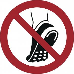 Metallbeschlagenes Schuhwerk verboten  (DIN EN ISO 7010)